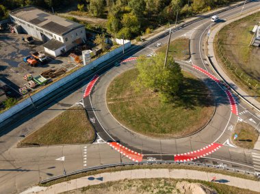 Hava aracı görüntüsü. Bisikletçiler için işaretli yol.