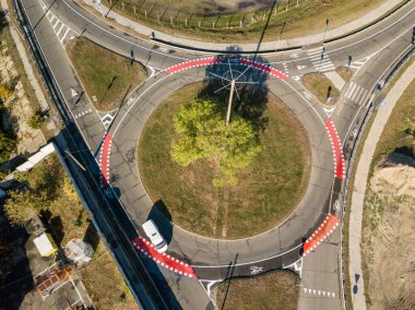 Hava aracı görüntüsü. Bisikletçiler için işaretli yol.