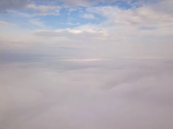 Luchtdrone Vlucht Boven Mist Zijn Dikke Wolken Mist Beneden Bewolkt — Stockfoto