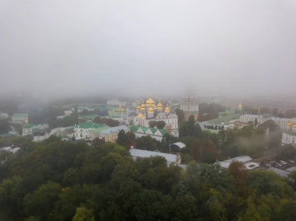 Vista Aérea Del Dron Kiev Pechersk Lavra Una Densa Niebla — Foto de Stock