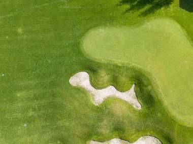 Hava aracı görüntüsü. Yeşil golf sahası