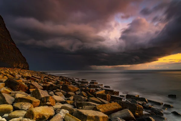 Tarde Sol Eveing Ilumina Rocas Costa Dorset — Foto de Stock