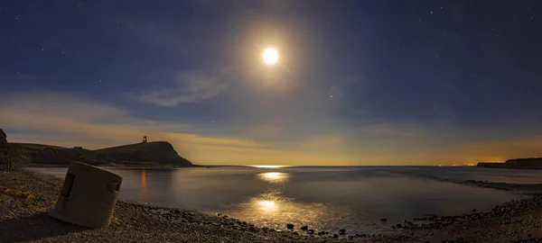 Kimmeridge 輝く、岩の海岸と反射 — ストック写真