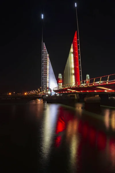 Twin zeilen brug in de haven van Poole — Stockfoto