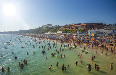 Binlerce güneş arayan plaj, Bournemouth, Dorset paketi