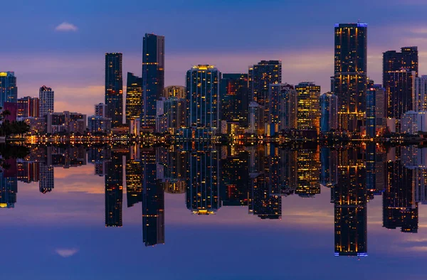 Miami City Downtown edifícios distritais ao pôr do sol — Fotografia de Stock