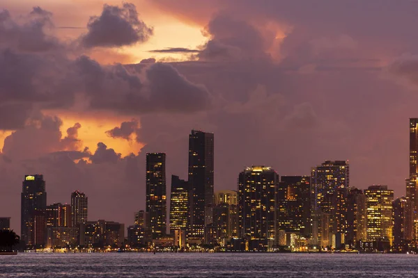 Miami City Downtown edifícios distritais ao pôr do sol — Fotografia de Stock