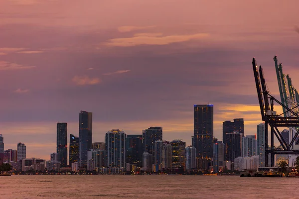 Miami City Downtown edifícios distritais ao pôr do sol — Fotografia de Stock