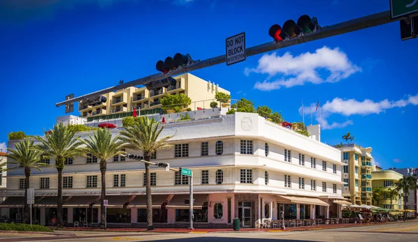 Art Deco district-hotels in Ocean Drive, Miami Beach — Stockfoto