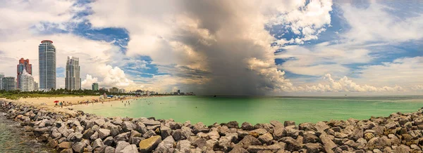 Storm över havet vid Miami Beach — Stockfoto