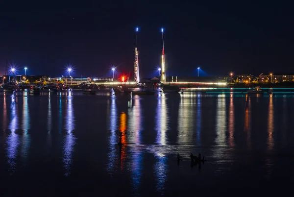 Puente de velas gemelas en Poole al atardecer — Foto de Stock