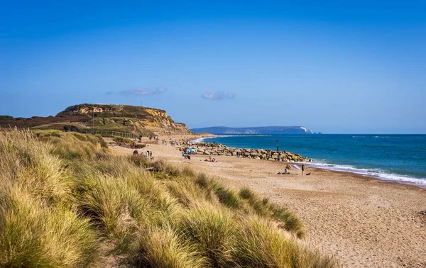 Widok na plażę przez Hengistbury Head w Dorset — Zdjęcie stockowe