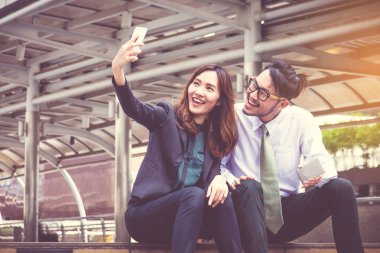 Bir cep telefonu arıyorum city adlı çalışma iş takım