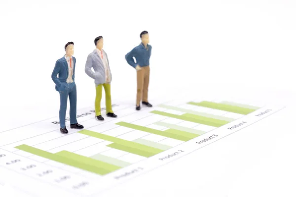 Miniaturfiguren Geschäftsleute Stehen Auf Einem Diagramm Finanziellen — Stockfoto