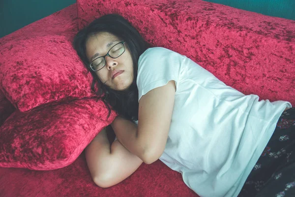 Young Woman Sleeping Sofa Home — Stock Photo, Image