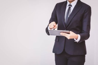 Genç işkadını tablet kullanma