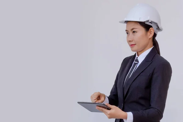 Young Business Woman Suit Protective Helmet Using Digital Tablet — Stock Photo, Image