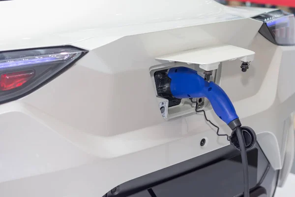 Ładowanie Akumulatora Elektrycznego Samochodu — Zdjęcie stockowe