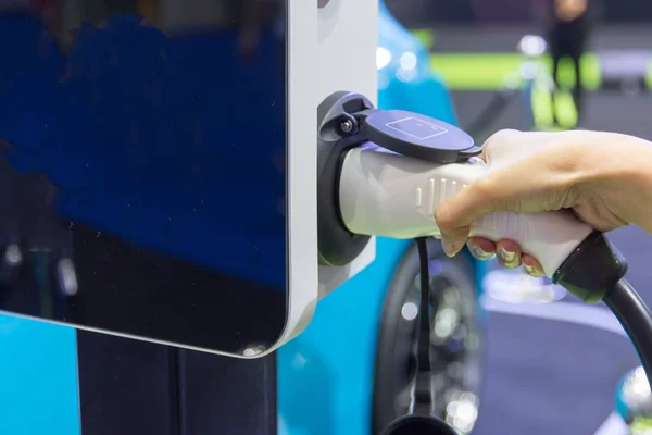 Carregando Uma Bateria Carro Elétrico — Fotografia de Stock