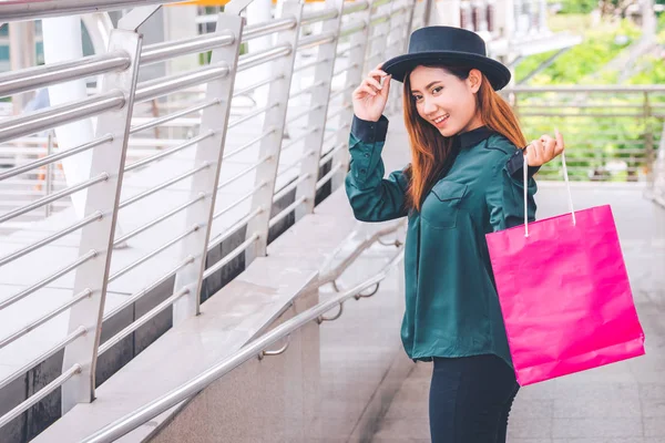 Šťastná Žena Těší Nákupní Tašky Ženy Nakupování Stylu Života — Stock fotografie