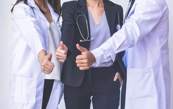 Médicos Enfermeras Coordinan Las Manos Doctores Pulgar Hacia Arriba Concepto —  Fotos de Stock