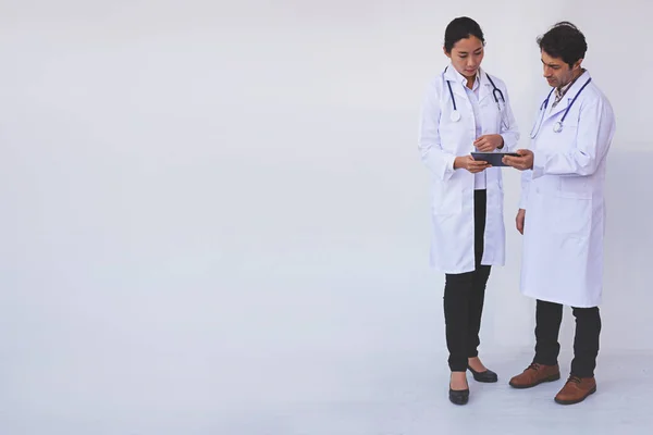 Doctors Checking Patient Information Tablet Device Concept Teamwork — Stock Photo, Image