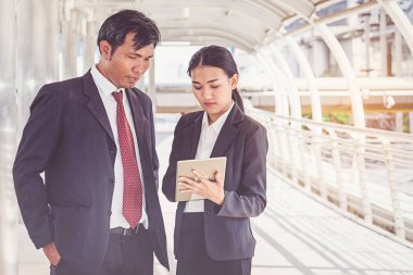 Bir tablet seyir city adlı çalışma iş takım