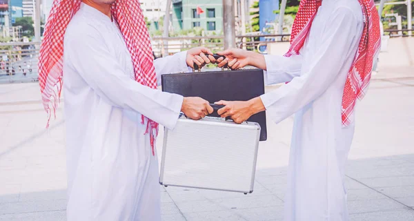 Arab businessmen people are changing the bag.