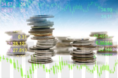 Mali grafik, iş ve finansal kavram fikir para yığınının çift pozlama