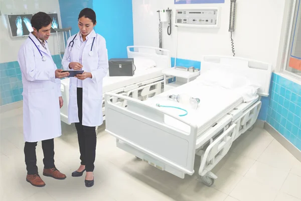 Doctors Checking Patient Information Tablet Device Concept Teamwork — Stock Photo, Image