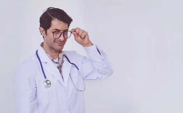 Uomo medico professionale in piedi — Foto Stock