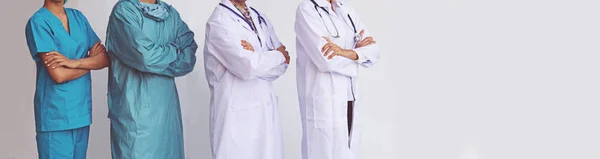 Médicos e Enfermeiros posição profissional — Fotografia de Stock