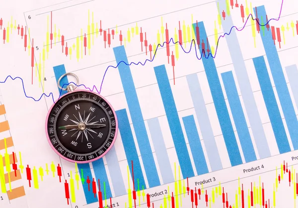 Графики компаса и бизнеса, Концепция финансов — стоковое фото