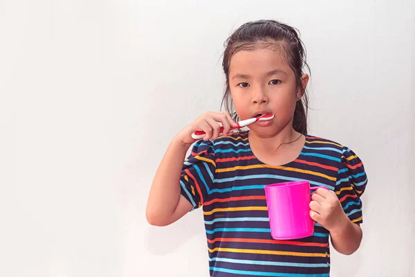 Little asian cute girl brush teeth — Stock Photo, Image