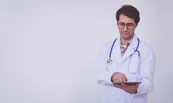 Doctor checking patient information on a tablet device — Stock Photo, Image