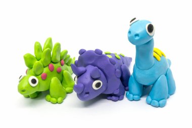 Hamur grubu Brachiosaurus, Triceratopson, Stegosaurus 'u beyaz arka planda oyna