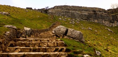 Yorkshire Dales, Kayalar ve taş merdivenler.
