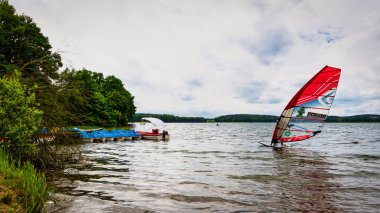 Tekne ve rüzgar sörfü, Masuria gölleri..