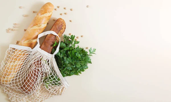 Malha Saco Compras Com Baguetes Recém Assados Vista Superior Salsa — Fotografia de Stock