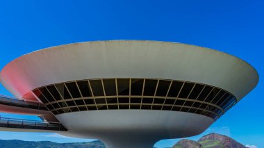 Niteroi 'deki Çağdaş Sanat Müzesi ünlü Brezilyalı mimar Oscar Niemeyer tarafından tasarlanmıştır. Son 50 yılın en etkili 10 mimari çalışmasından biri seçildi..