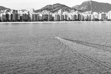 Niteroi 'deki Çağdaş Sanat Müzesi ünlü Brezilyalı mimar Oscar Niemeyer tarafından tasarlanmıştır. Son 50 yılın en etkili 10 mimari çalışmasından biri seçildi..