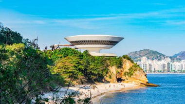 Niteroi 'deki Çağdaş Sanat Müzesi ünlü Brezilyalı mimar Oscar Niemeyer tarafından tasarlanmıştır. Son 50 yılın en etkili 10 mimari çalışmasından biri seçildi..