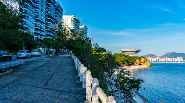Niteroi 'deki Çağdaş Sanat Müzesi ünlü Brezilyalı mimar Oscar Niemeyer tarafından tasarlanmıştır. Son 50 yılın en etkili 10 mimari çalışmasından biri seçildi..