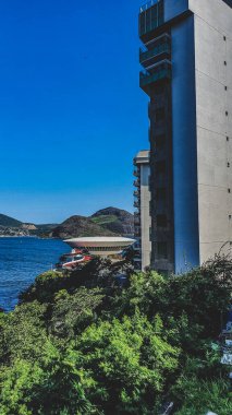 Niteroi 'deki Çağdaş Sanat Müzesi ünlü Brezilyalı mimar Oscar Niemeyer tarafından tasarlanmıştır. Son 50 yılın en etkili 10 mimari çalışmasından biri seçildi..