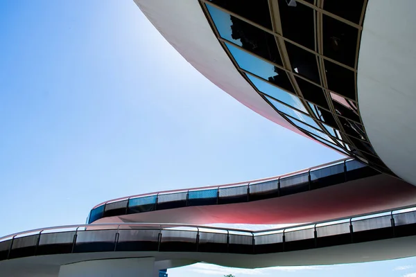 Niteroi当代艺术博物馆是由巴西著名建筑师Oscar Niemeyer设计的 当选为过去50年中最具影响力的十大建筑作品之一 — 图库照片