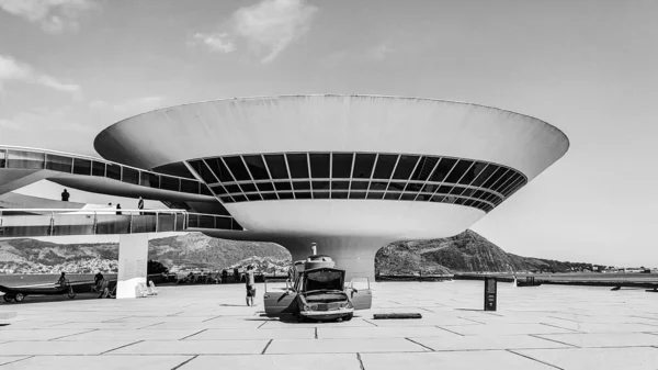 ニテロイの現代美術館は 有名なブラジル人建築家オスカー ニーマイヤーによって設計されました 過去50年間で最も影響力のある建築作品10選に選ばれました — ストック写真