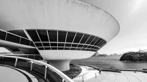 Muzeum Současného Umění Niteroi Bylo Navrženo Renomovaným Brazilským Architektem Oscarem — Stock fotografie