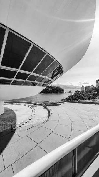 ニテロイの現代美術館は 有名なブラジル人建築家オスカー ニーマイヤーによって設計されました 過去50年間で最も影響力のある建築作品10選に選ばれました — ストック写真