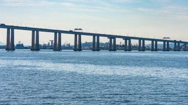 Başkan Costa e Silva Köprüsü (daha çok Rio / Niteroi Köprüsü olarak bilinir), Güney Yarımküre 'deki en uzun köprüdür. Brezilya 'nın Rio de Janeiro eyaletindeki Guanabara Körfezi' ni geçer..
