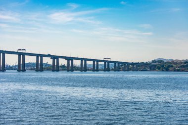Başkan Costa e Silva Köprüsü (daha çok Rio / Niteroi Köprüsü olarak bilinir), Güney Yarımküre 'deki en uzun köprüdür. Brezilya 'nın Rio de Janeiro eyaletindeki Guanabara Körfezi' ni geçer..
